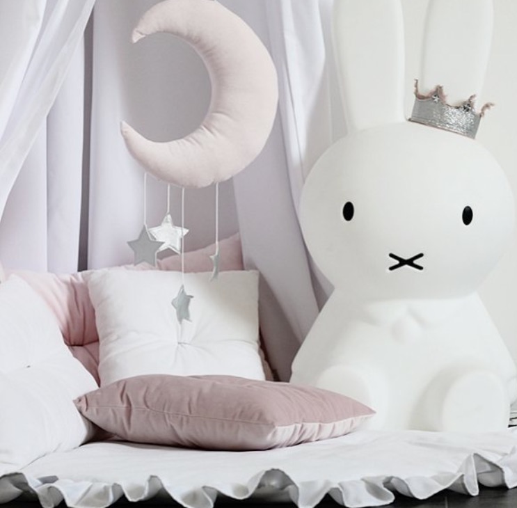 Sengemobil pudderrosa måne med sølvstjerner, Cotton & Sweets - Bilde 2