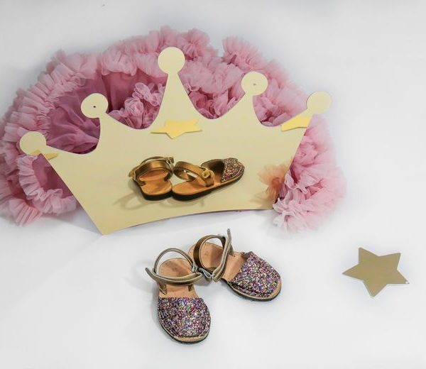 Speil stort gull prinsessekrone til barnerommet