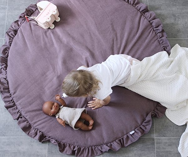 Lilla lekematte Basic med volang, Cotton & Sweets