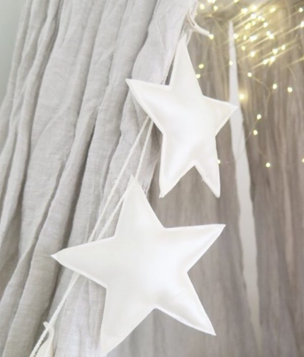 JaBaDaBaDo lysegrå sengehimmel med lysslynge