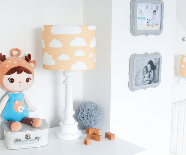 Lamps&Company, Bordlampe til barnerommet, sennepsgul sky