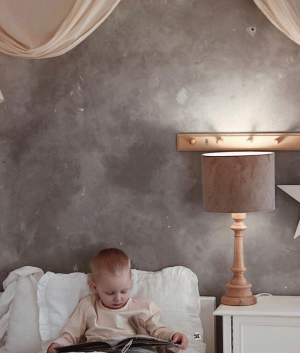 Lamps&Company, Bordlampe til barnerommet, brun fløyel