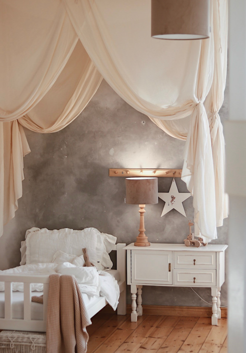 Lamps&Company, Beige fløyel taklampe til barnerommet