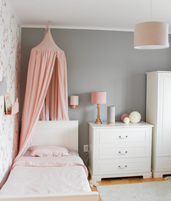 Lamps&Company, Beige fløyel taklampe til barnerommet