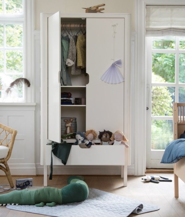 Sebra, hvit dobbelt garderobe