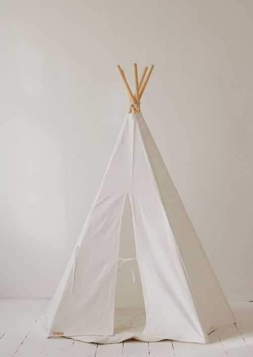 Moi Mili, tipi-telt hvit