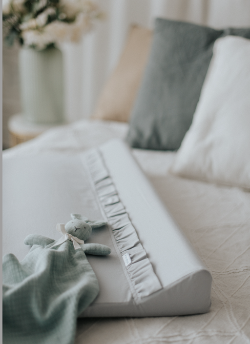 Babylove, stelleunderlag med volanger, grå