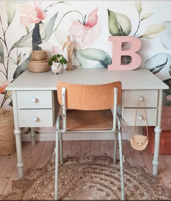 Babushka skrivebord til barnerommet
