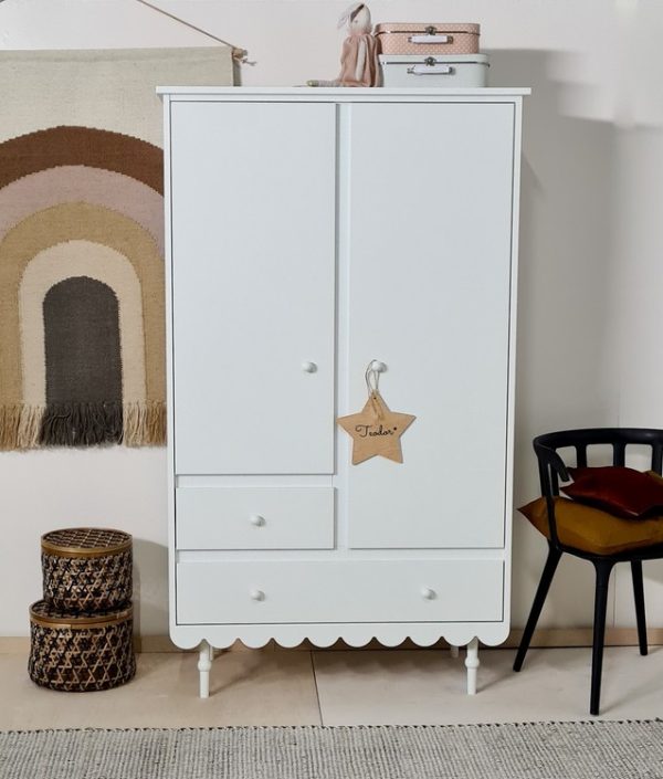 Wood Luck, Hvit Garderobe Babushka