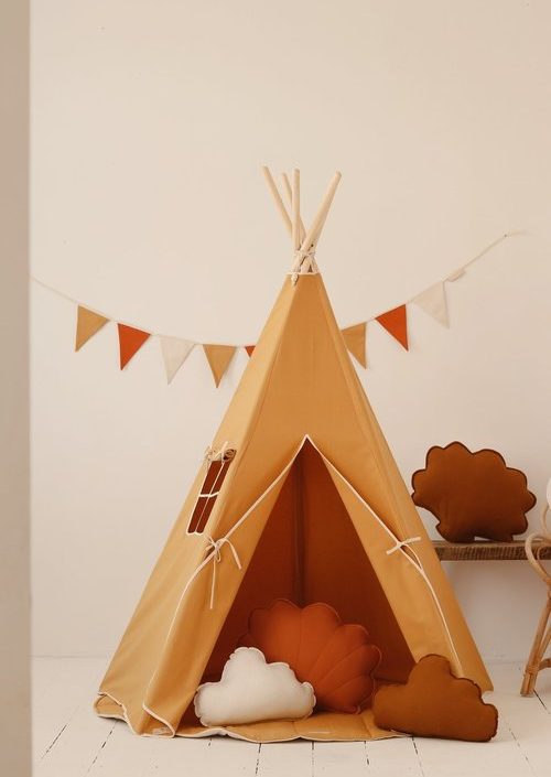 Moi Mili, tipi-telt ockra