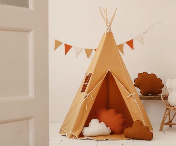 Moi Mili, tipi-telt ockra