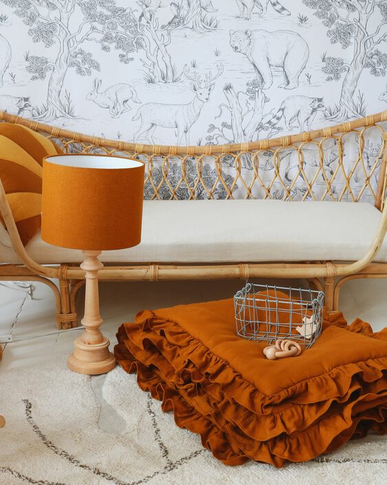 Lamps&Company, Bordlampe til barnerommet, mustard lin
