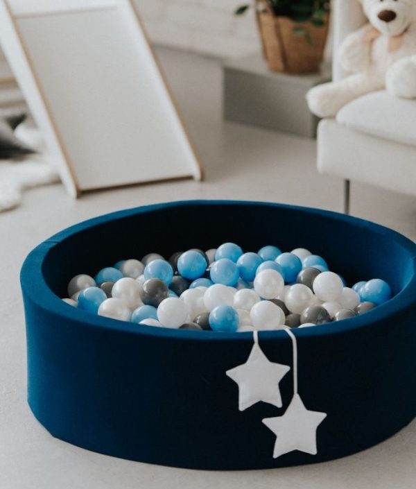 Mørkeblå ballhav BASIC, 90x30 med baller (babyblå, grå, perle, hvit)