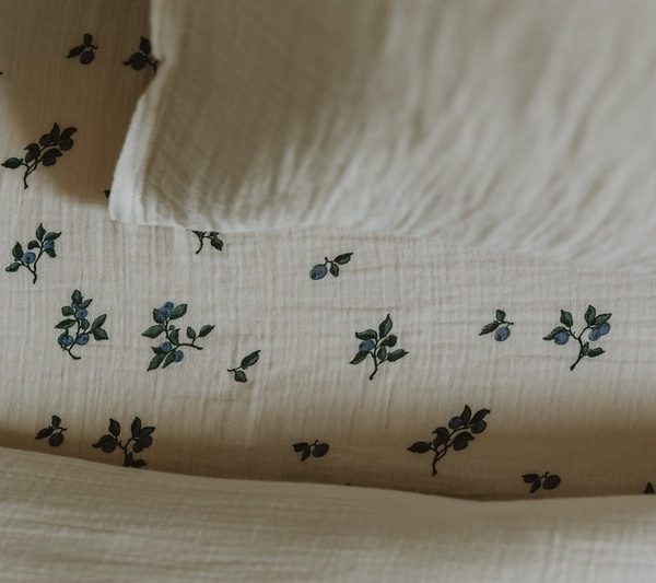 Garbo & Friends, påtrekkslaken i muslin junior, Blueberry