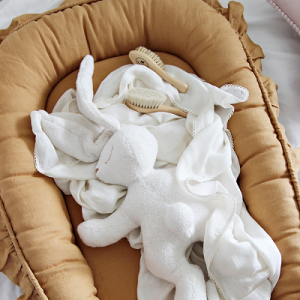 Cotton & Sweets, karamell babynest i 100 % lin