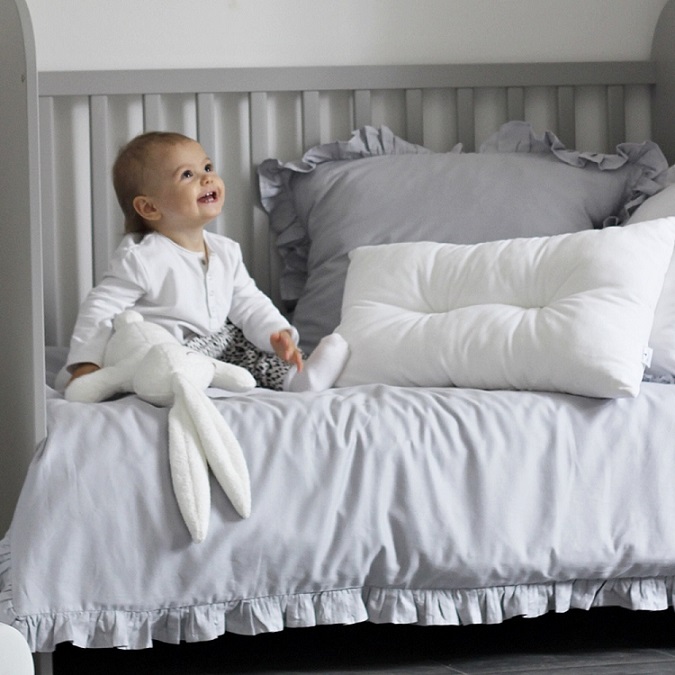 Grått sengesett junior 100x135 med volang, Cotton & Sweets - Bilde 4