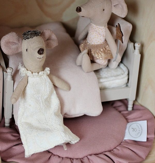 Blush rund matte med volang til dukkehuset, Cotton&Sweets