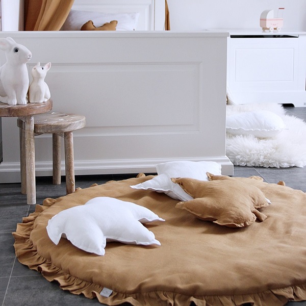 Caramel lekematte DeLuxe av lin med volang, Cotton & Sweets