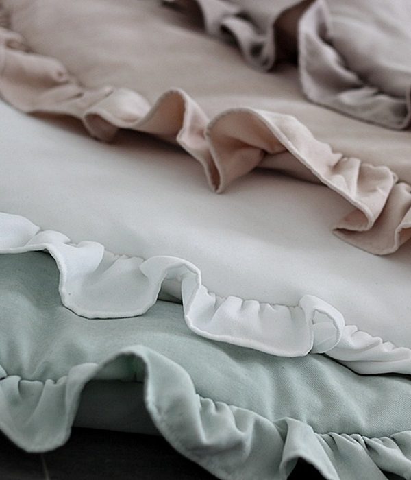 Lysegrå lekematte Basic med volang, Cotton&Sweets