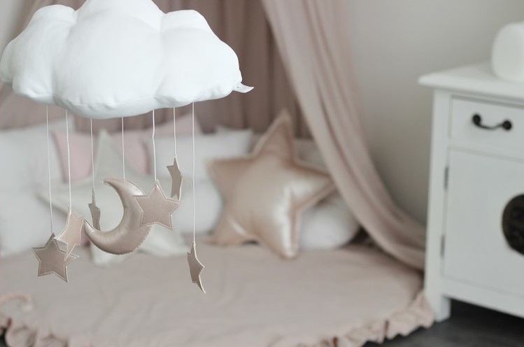 Sengemobil hvit sky med gull stjerner, Cotton&Sweets - Bilde 5