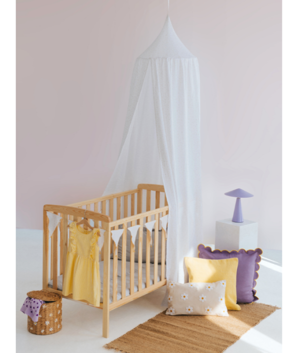 Babylove, Hvit sengehimmel i bomullsmuslin med lysslynge