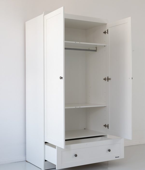 Klassisk garderobe, hvit