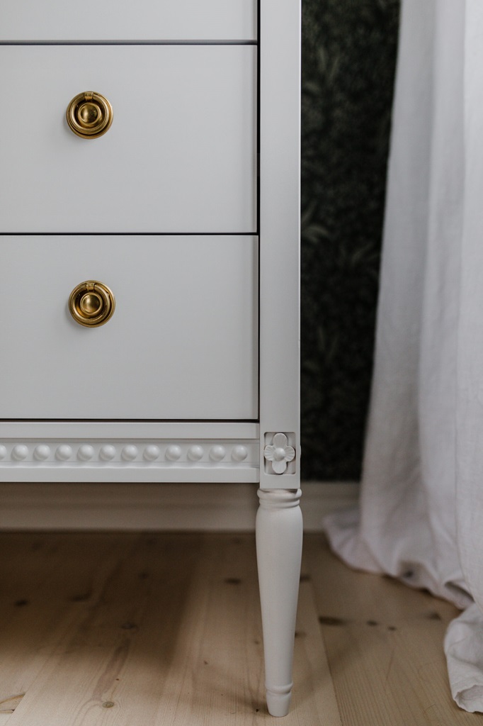 Antikk garderobe til barnerommet, hvit - Bilde 5
