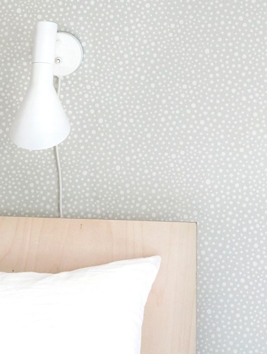 Majvillan, tapet til barnerommet Dots, grå
