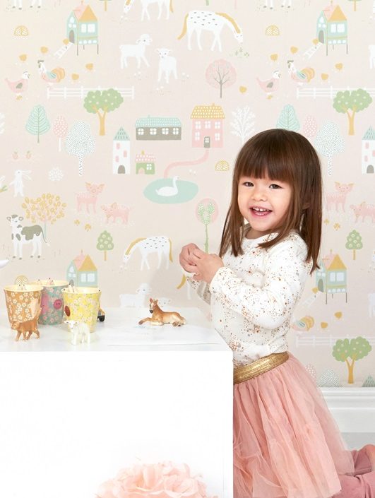 Majvillan, tapet til barnerommet My farm, soft pink