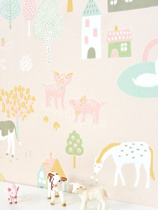 Majvillan, tapet til barnerommet My farm, soft pink