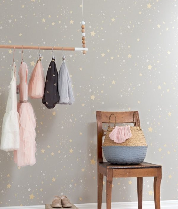 Majvillan, tapet til barnerommet Twinkle, mud grey