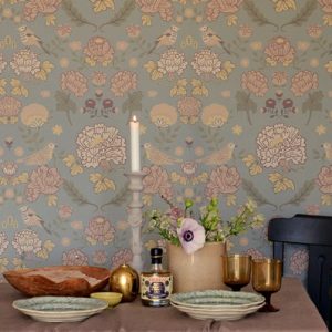 Majvillan, tapet til barnerommet June, sage green