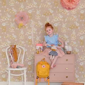 Majvillan, tapet til barnerommet Garden party, dusty blush pink
