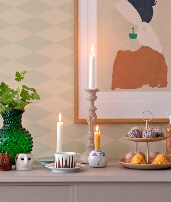 Majvillan, tapet til barnerommet Copenhagen, beige green