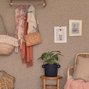Majvillan, tapet til barnerommet Animal dots, soft brown