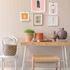 Majvillan, tapet til barnerommet Herringbone, sandy beige