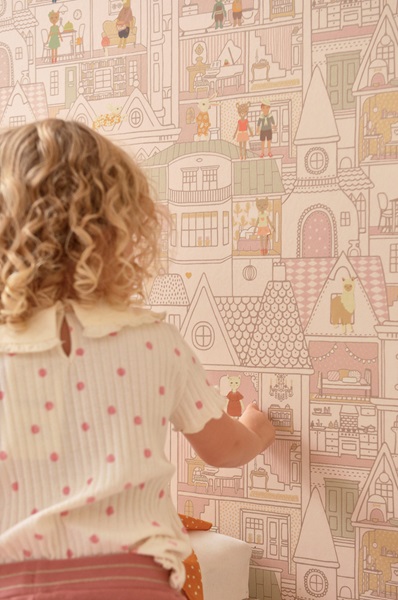 Majvillan, tapet til barnerommet Dollhouse, sunny pink