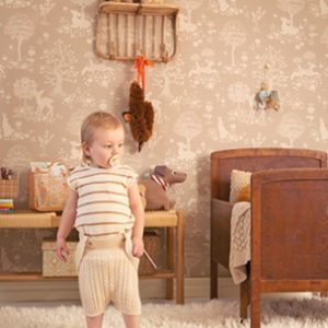 Majvillan, tapet til barnerommet Summer fields, soft brown