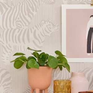 Majvillan, tapet til barnerommet Safari stripes, warm grey