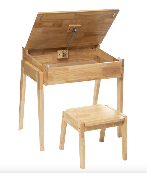 Natur skrivebord med stol til barnerommet