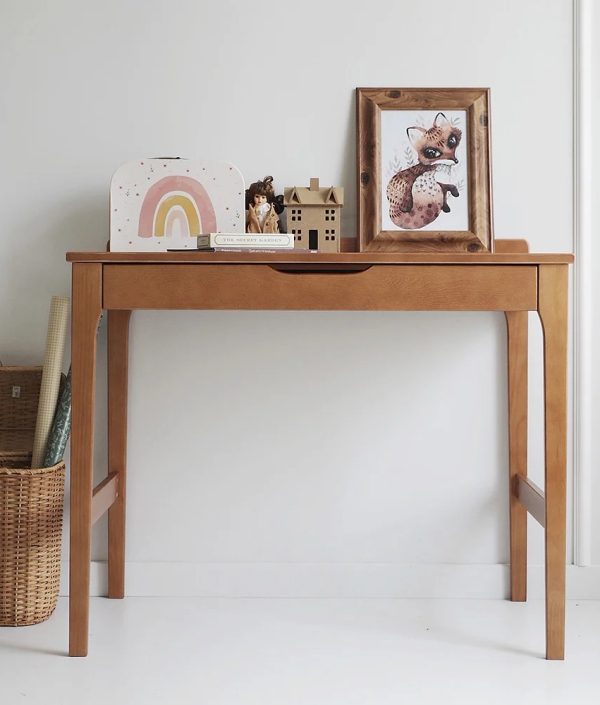 Vintage skrivebord med oppbevaring til barnerommet